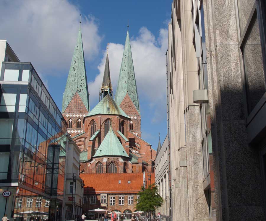 Die Sehenswürdigkeiten in Lübeck zu bestaunen heißt auch ein Besuch der Marienkirche Die St. Marienkirche in Lübeck