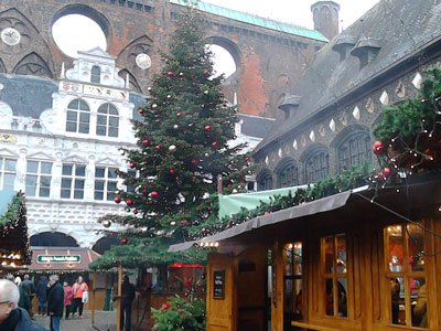 Festliche Stimmung auf dem Weihnachtsmarkt in Lübeck Weihnachtsmarkt in Lübeck