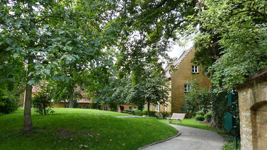 Fuggerei in der Altstadt von Augsburg