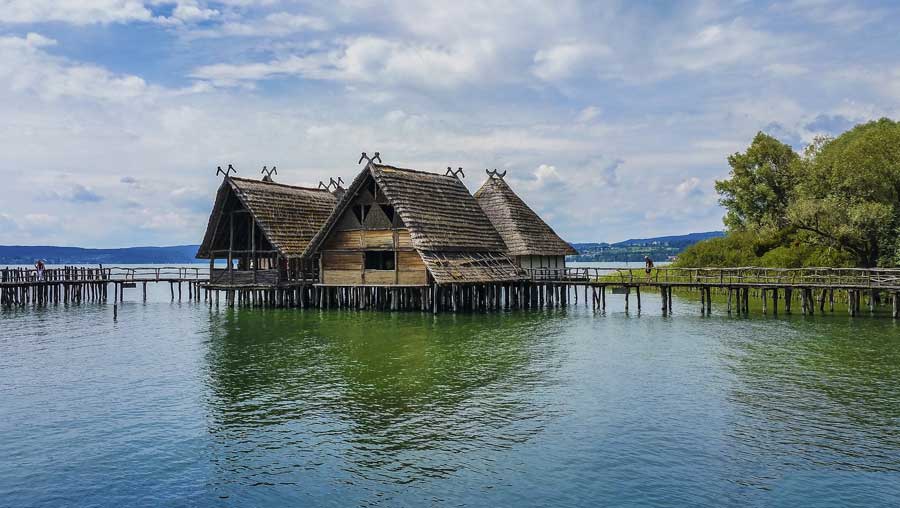 Prähistorische Pfahlbauten