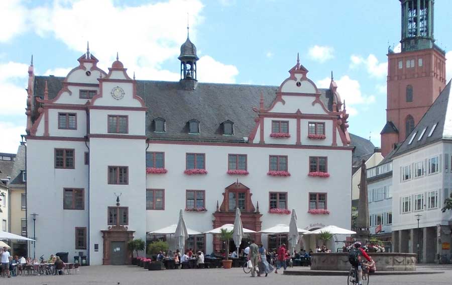 Rathaus und Marktplatz in Darmstadt Rathaus
