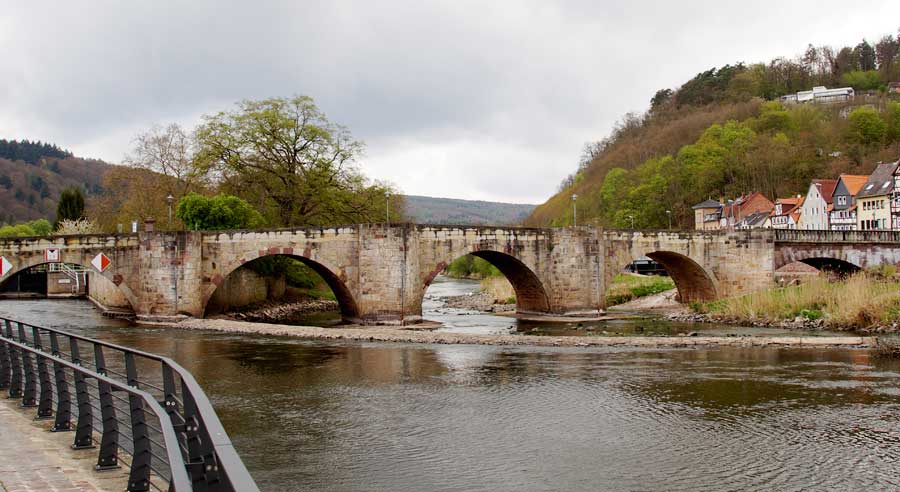Führt in die Altstadt von Hann. Münden - die Werrabrücke