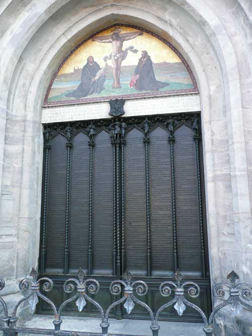 Schlosskirche und Thesentür in Wittenberg Thesentür in der Schlosskirche der Lutherstadt Wittenberg