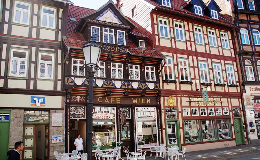 eines der ältesten Häuser - Café Wien in der Breiten Straße