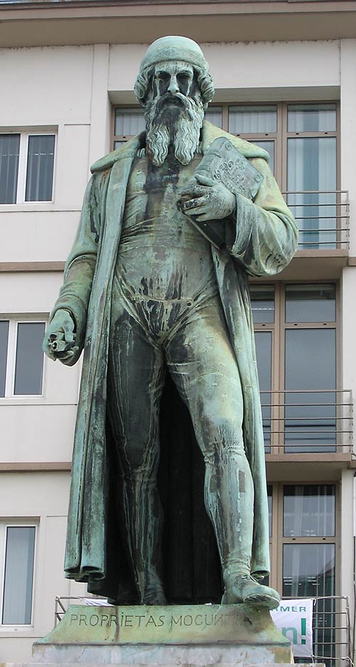 Johannes Gutenberg-Statue in der Altstadt von Mainz