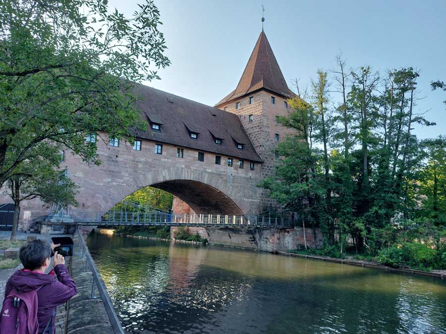 Hallertorbrücke in der Altstadt von Nürnberg